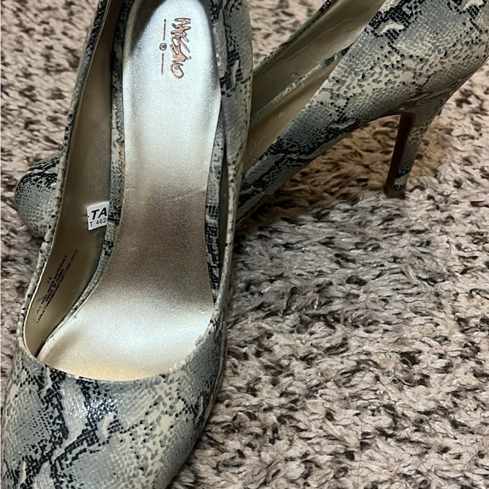 Chic Snake Print Heels